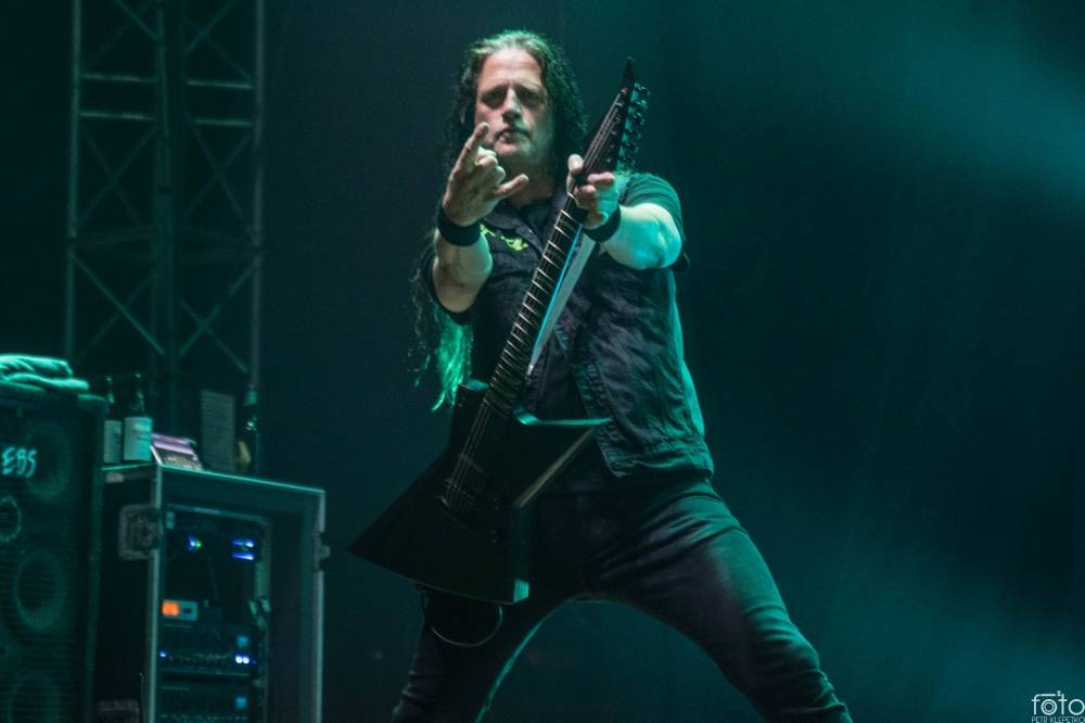 Amon Amarth si do Prahy přivezli nafukovací rytíře i ohnivé efekty