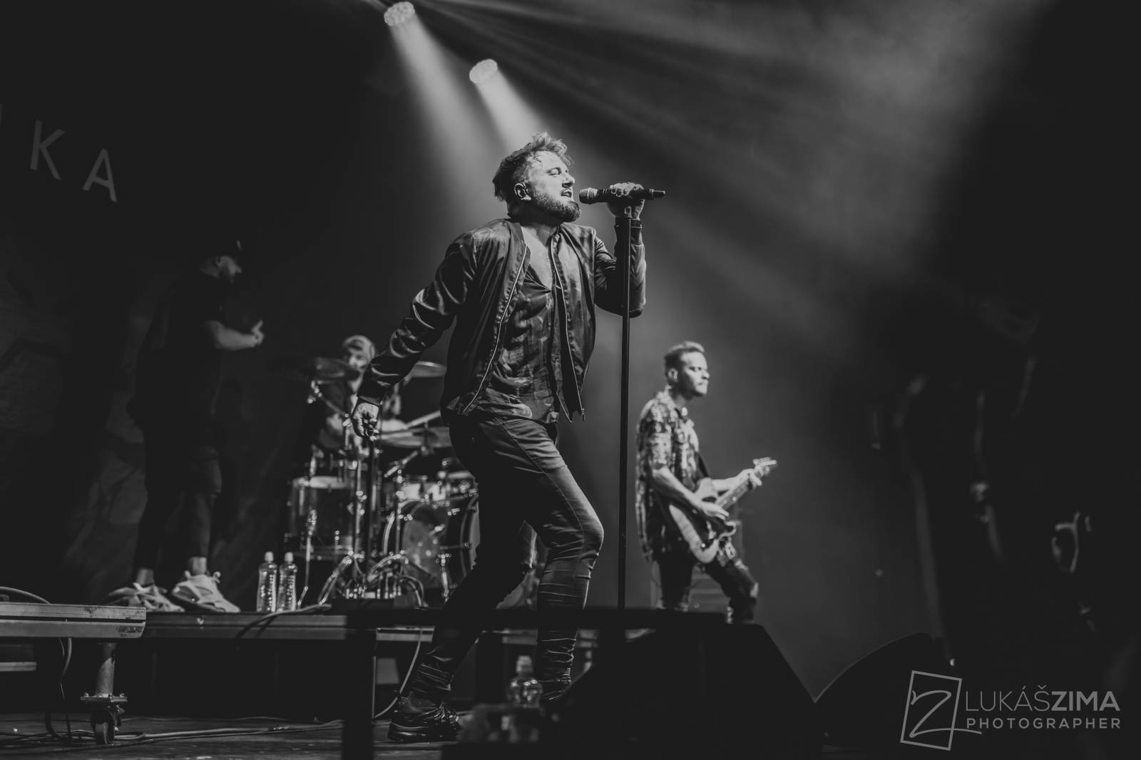 Poetika naposledy v úplné sestavě. Fanoušci se v Roxy loučili s Edou Rovenským