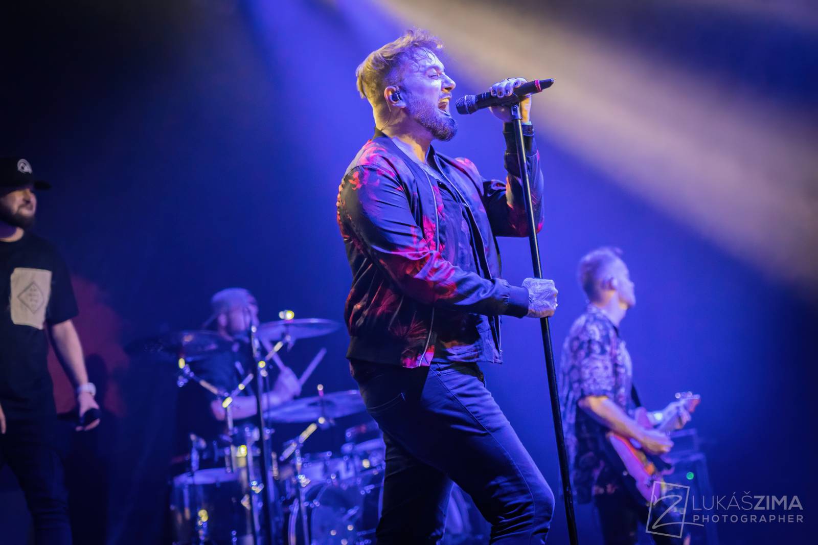 Poetika naposledy v úplné sestavě. Fanoušci se v Roxy loučili s Edou Rovenským