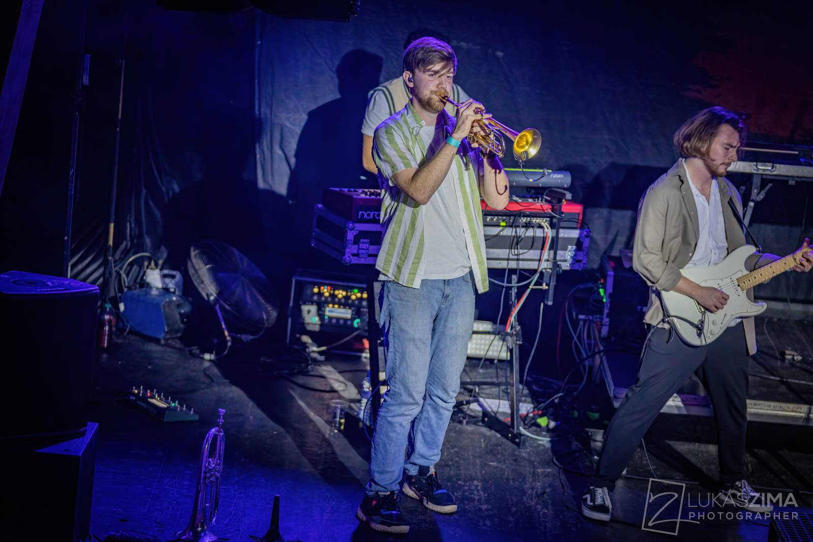 Poetika naposledy v úplné sestavě. Fanoušci se v Roxy loučili s Edou Rovenským