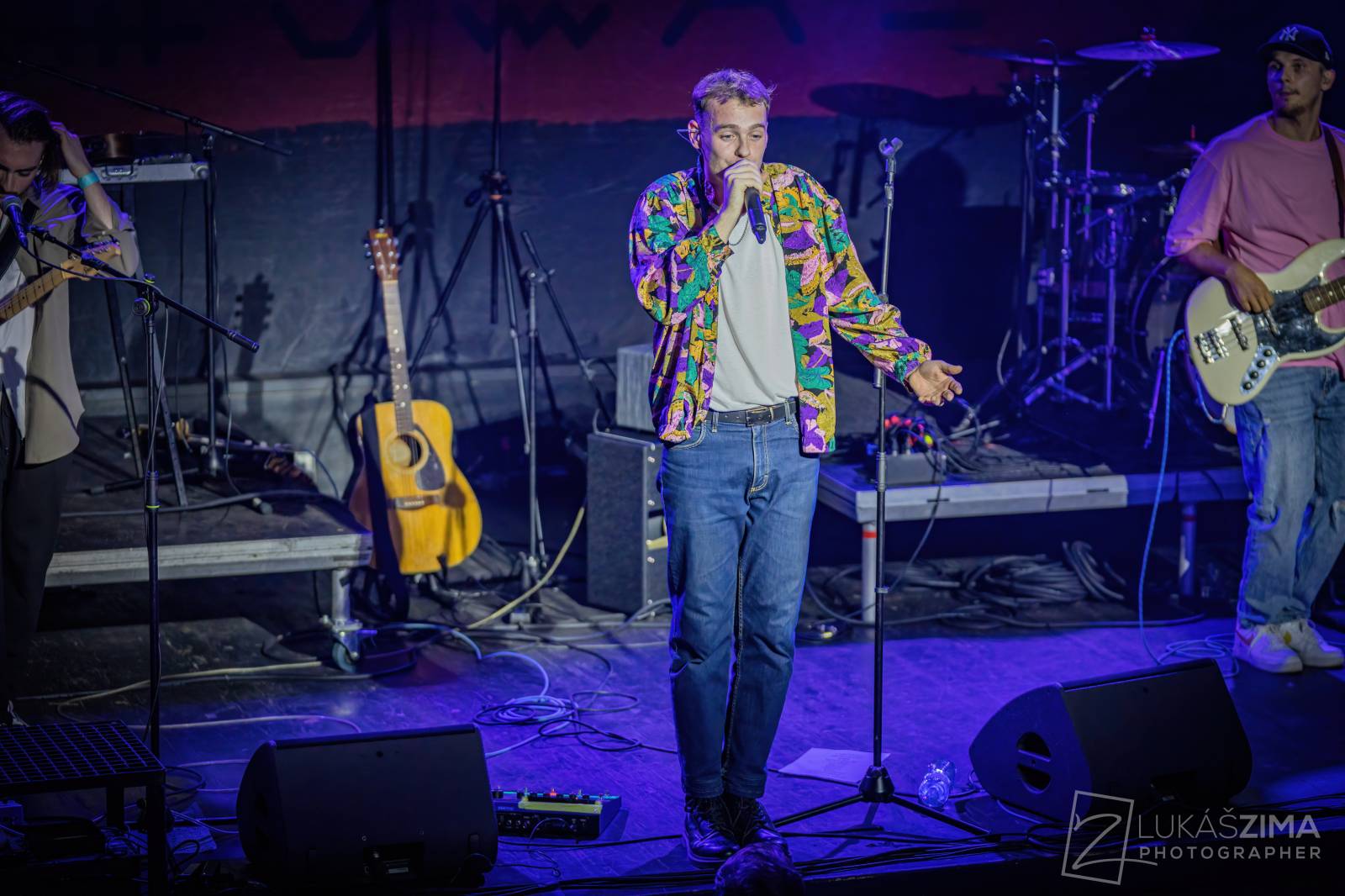 Poetika naposledy v úplné sestavě. Fanoušci se v Roxy loučili s Edou Rovenským