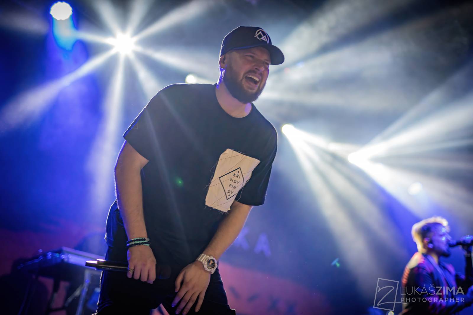 Poetika naposledy v úplné sestavě. Fanoušci se v Roxy loučili s Edou Rovenským