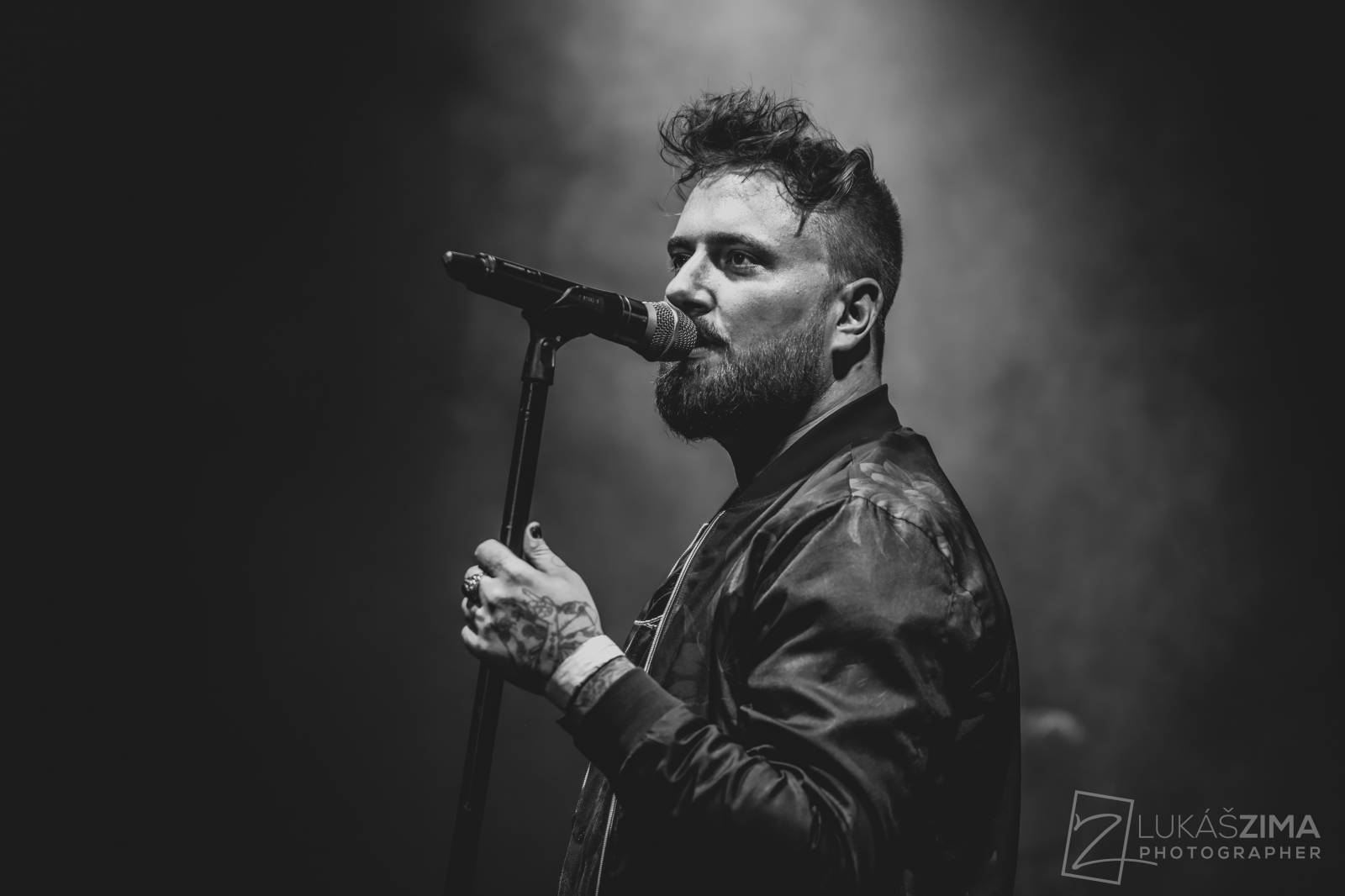 Poetika naposledy v úplné sestavě. Fanoušci se v Roxy loučili s Edou Rovenským