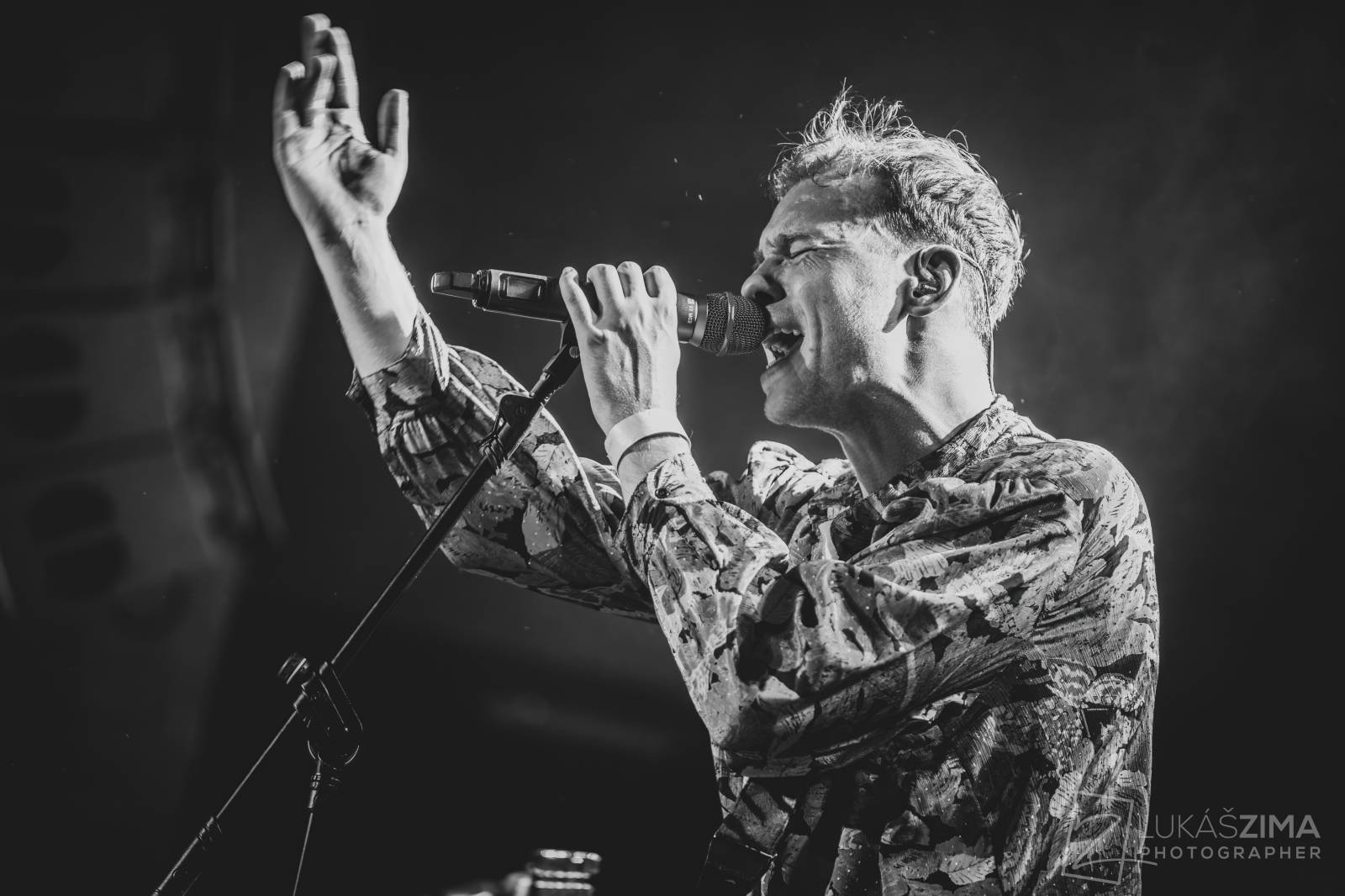 Poetika naposledy v úplné sestavě. Fanoušci se v Roxy loučili s Edou Rovenským