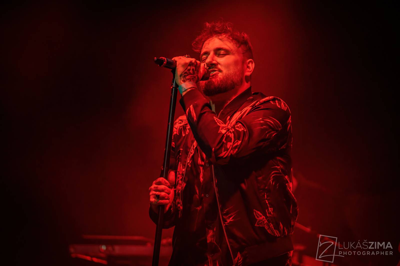 Poetika naposledy v úplné sestavě. Fanoušci se v Roxy loučili s Edou Rovenským