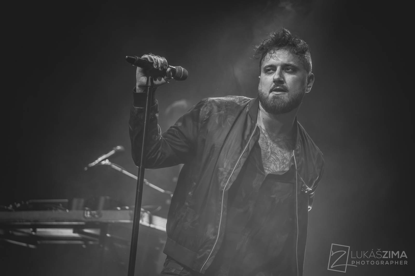 Poetika naposledy v úplné sestavě. Fanoušci se v Roxy loučili s Edou Rovenským