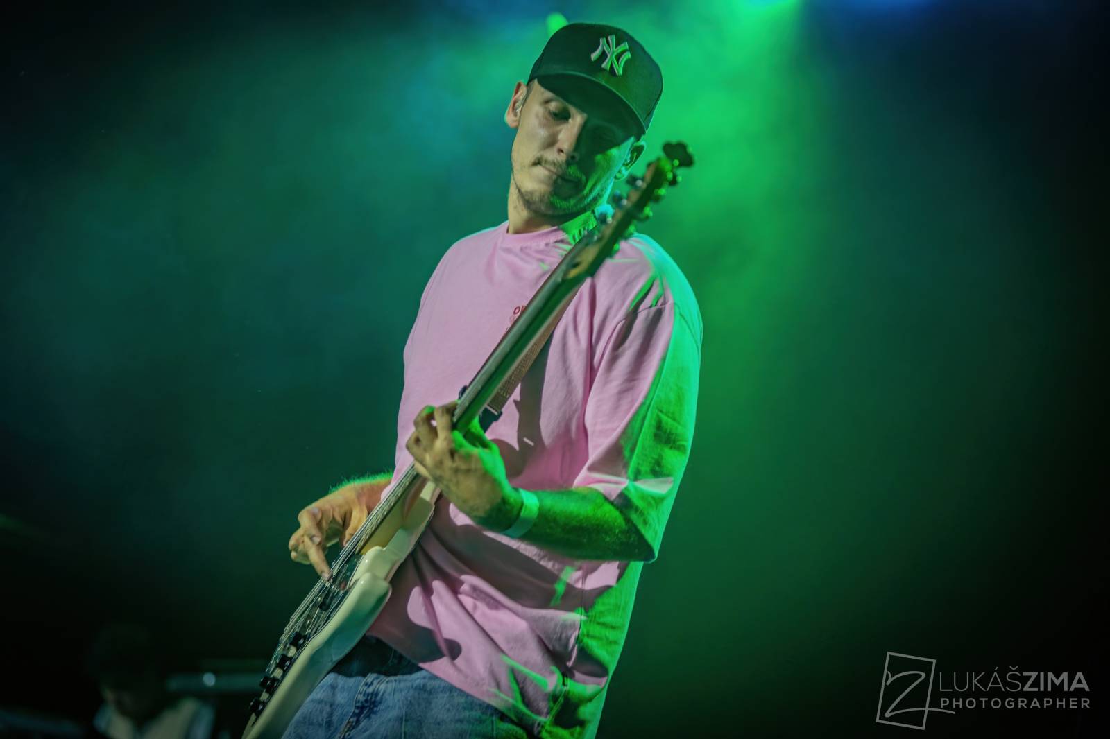 Poetika naposledy v úplné sestavě. Fanoušci se v Roxy loučili s Edou Rovenským