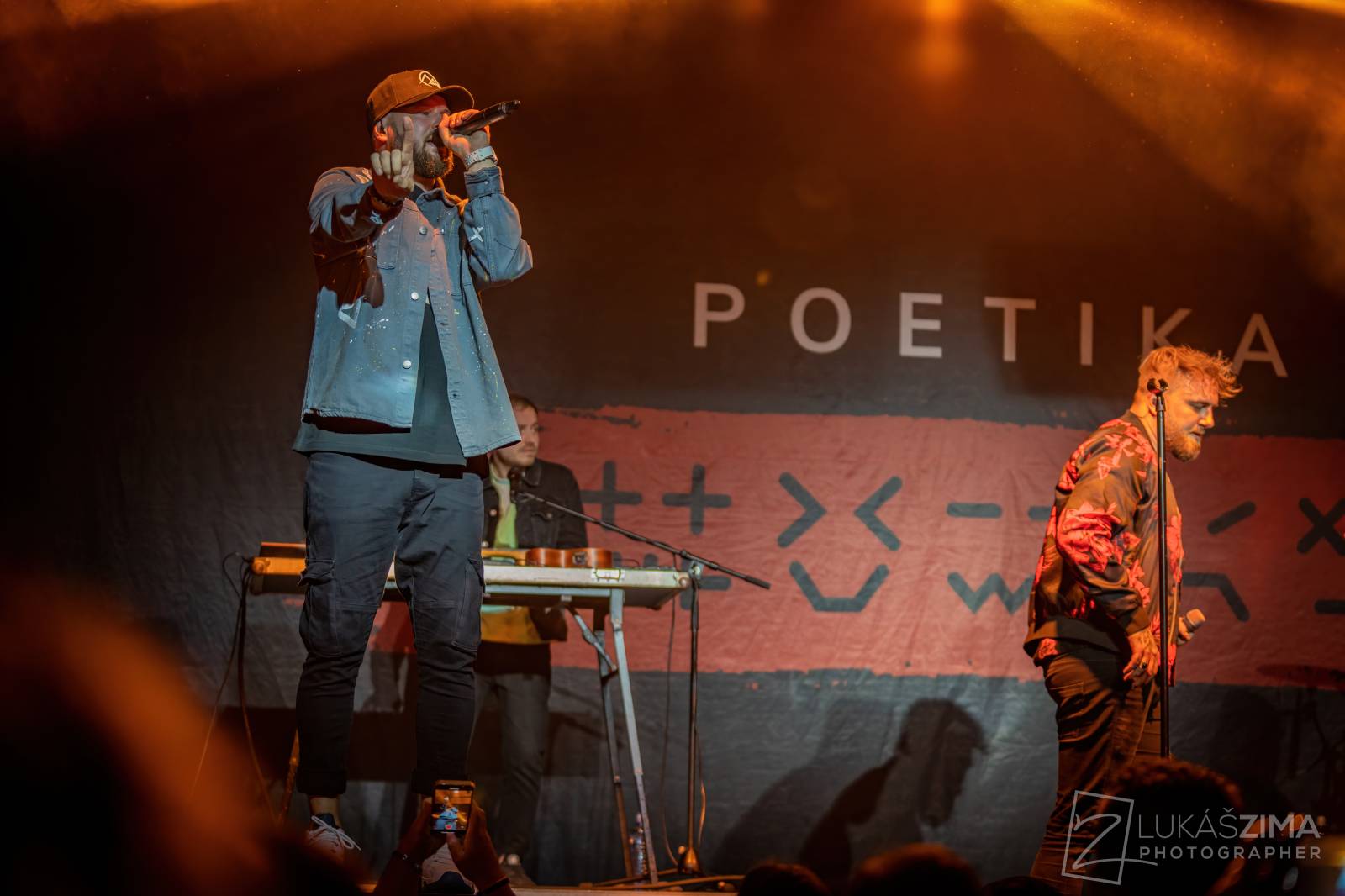 Poetika naposledy v úplné sestavě. Fanoušci se v Roxy loučili s Edou Rovenským