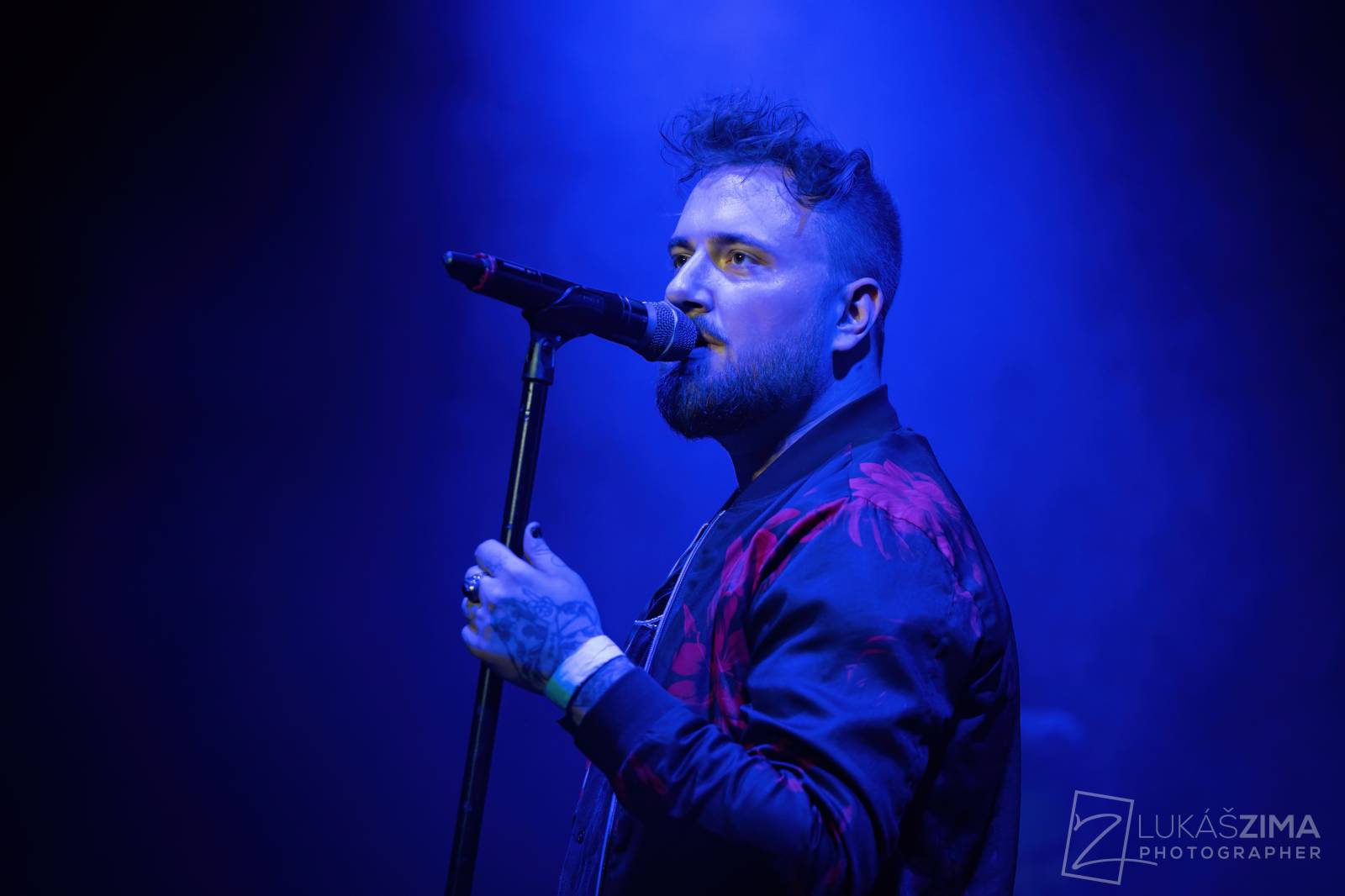 Poetika naposledy v úplné sestavě. Fanoušci se v Roxy loučili s Edou Rovenským