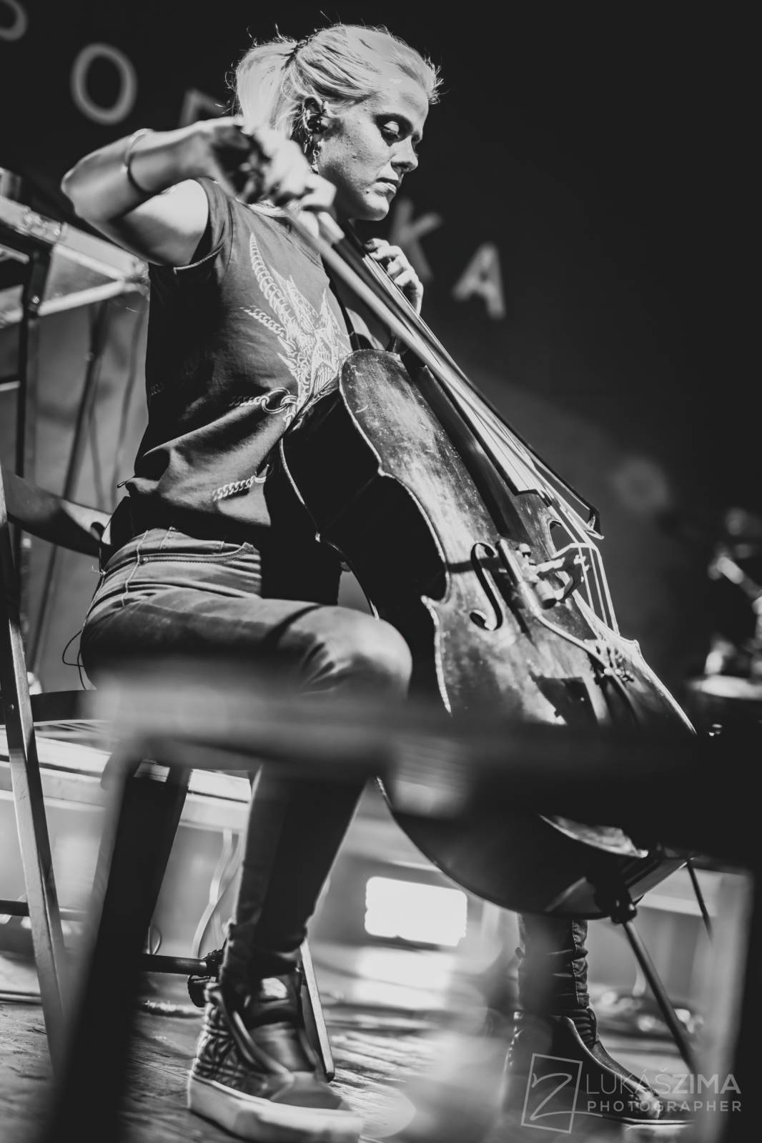 Poetika naposledy v úplné sestavě. Fanoušci se v Roxy loučili s Edou Rovenským