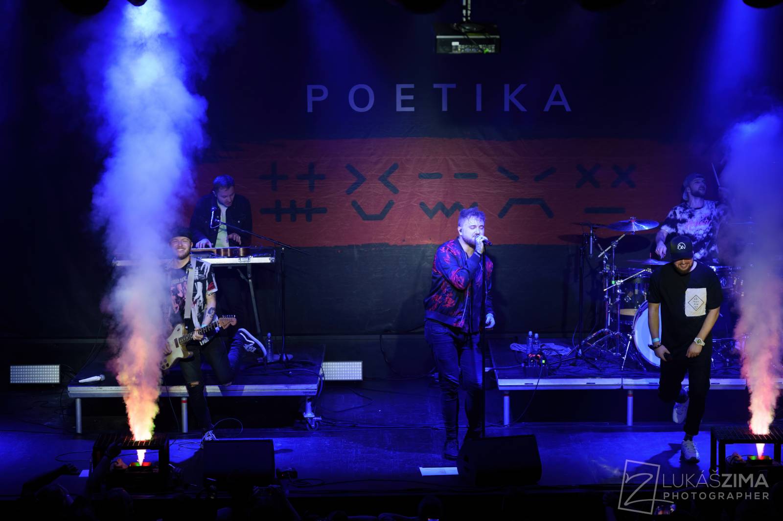 Poetika naposledy v úplné sestavě. Fanoušci se v Roxy loučili s Edou Rovenským