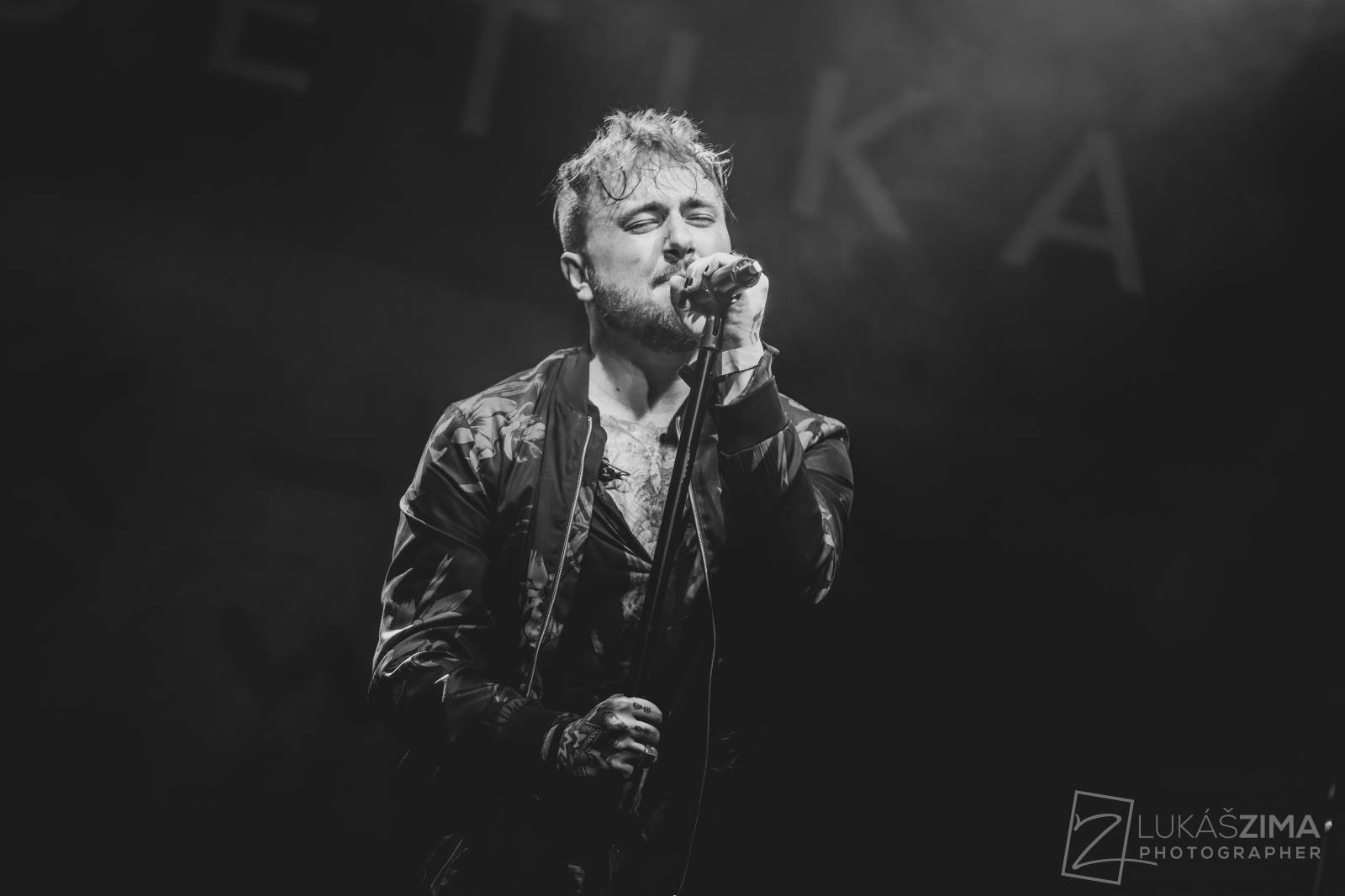 Poetika naposledy v úplné sestavě. Fanoušci se v Roxy loučili s Edou Rovenským