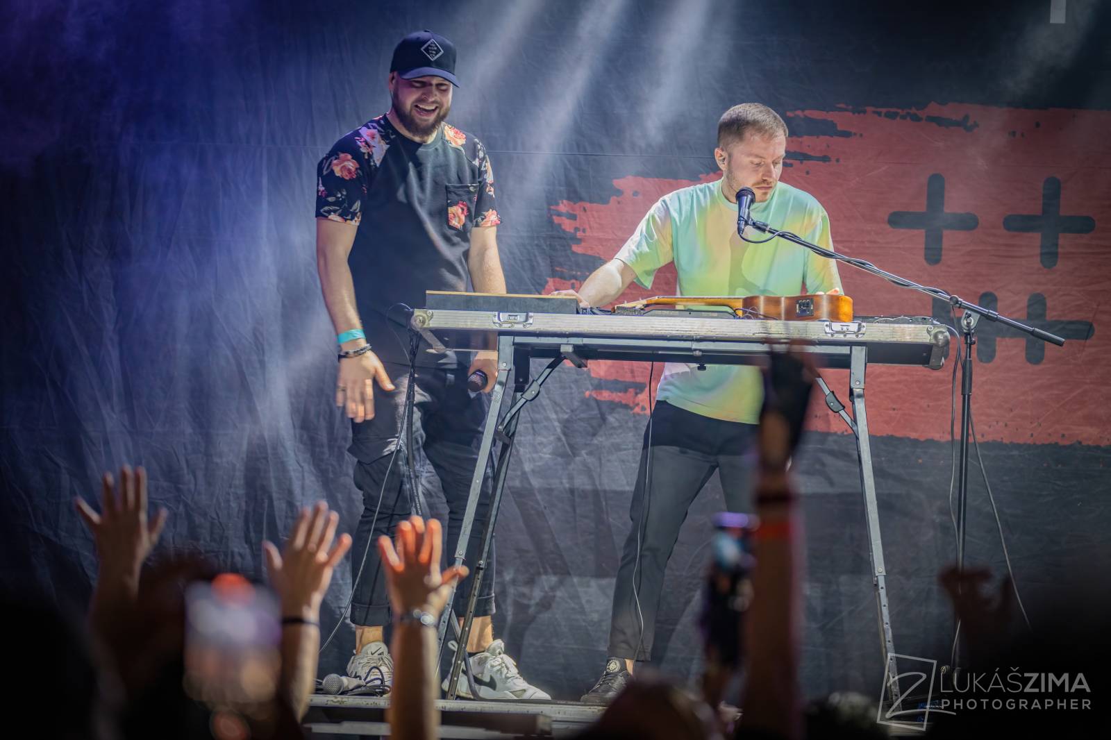 Poetika naposledy v úplné sestavě. Fanoušci se v Roxy loučili s Edou Rovenským