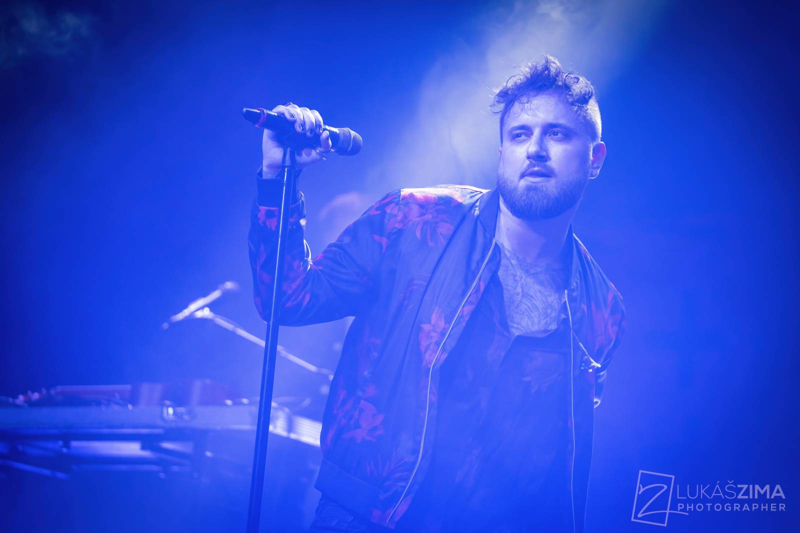 Poetika naposledy v úplné sestavě. Fanoušci se v Roxy loučili s Edou Rovenským