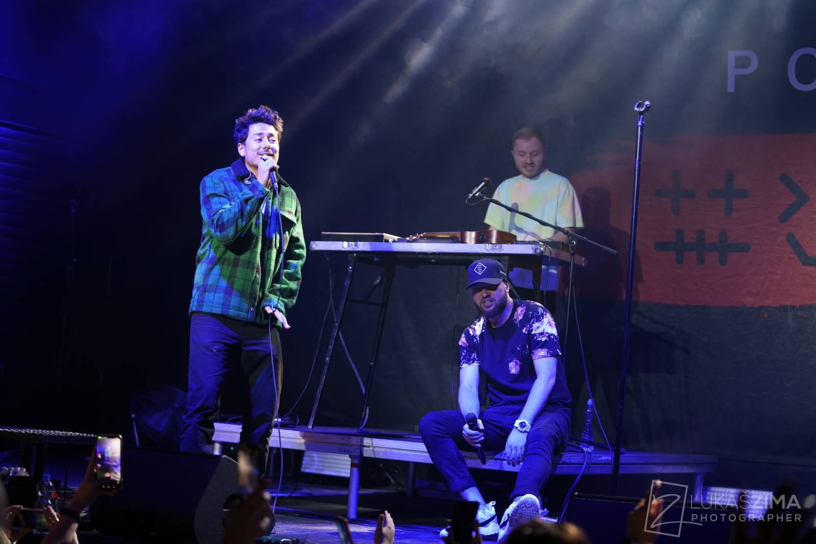 Poetika naposledy v úplné sestavě. Fanoušci se v Roxy loučili s Edou Rovenským