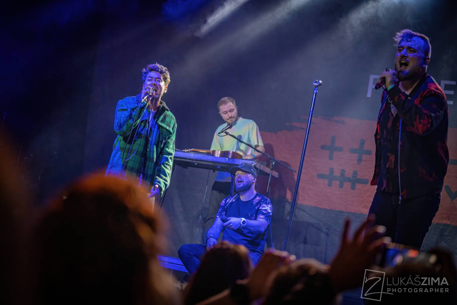 Poetika naposledy v úplné sestavě. Fanoušci se v Roxy loučili s Edou Rovenským