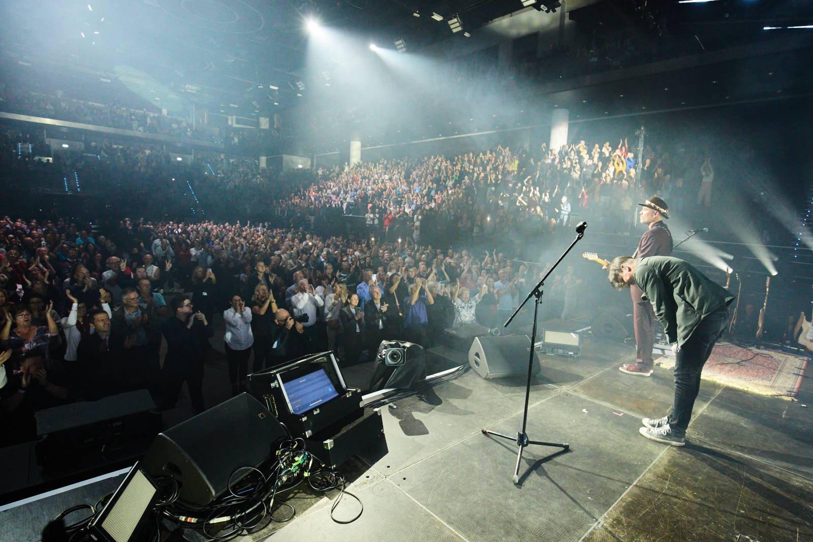 Přátelé a kolegové zavzpomínali v O2 universu na Mira Žbirku