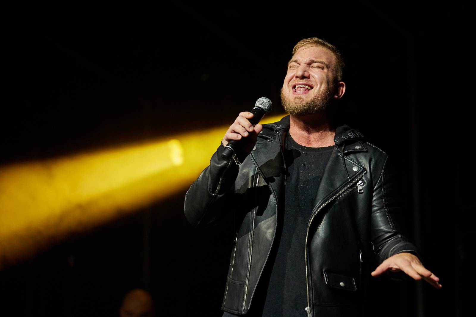 Přátelé a kolegové zavzpomínali v O2 universu na Mira Žbirku