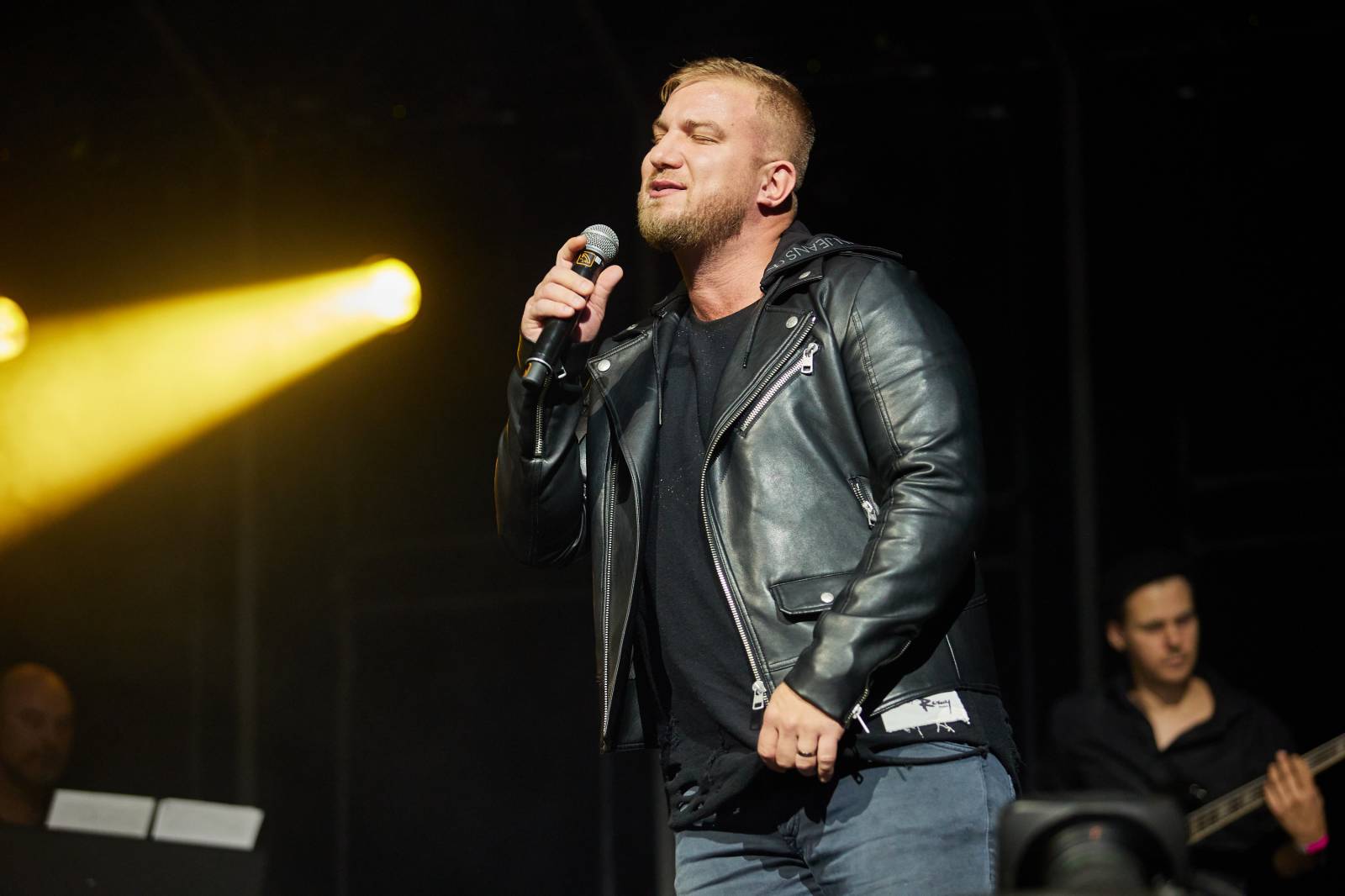 Přátelé a kolegové zavzpomínali v O2 universu na Mira Žbirku