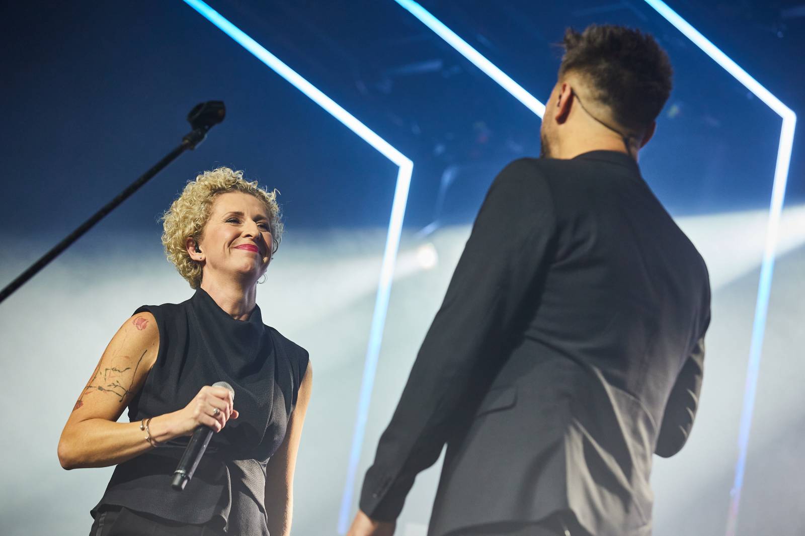 Přátelé a kolegové zavzpomínali v O2 universu na Mira Žbirku