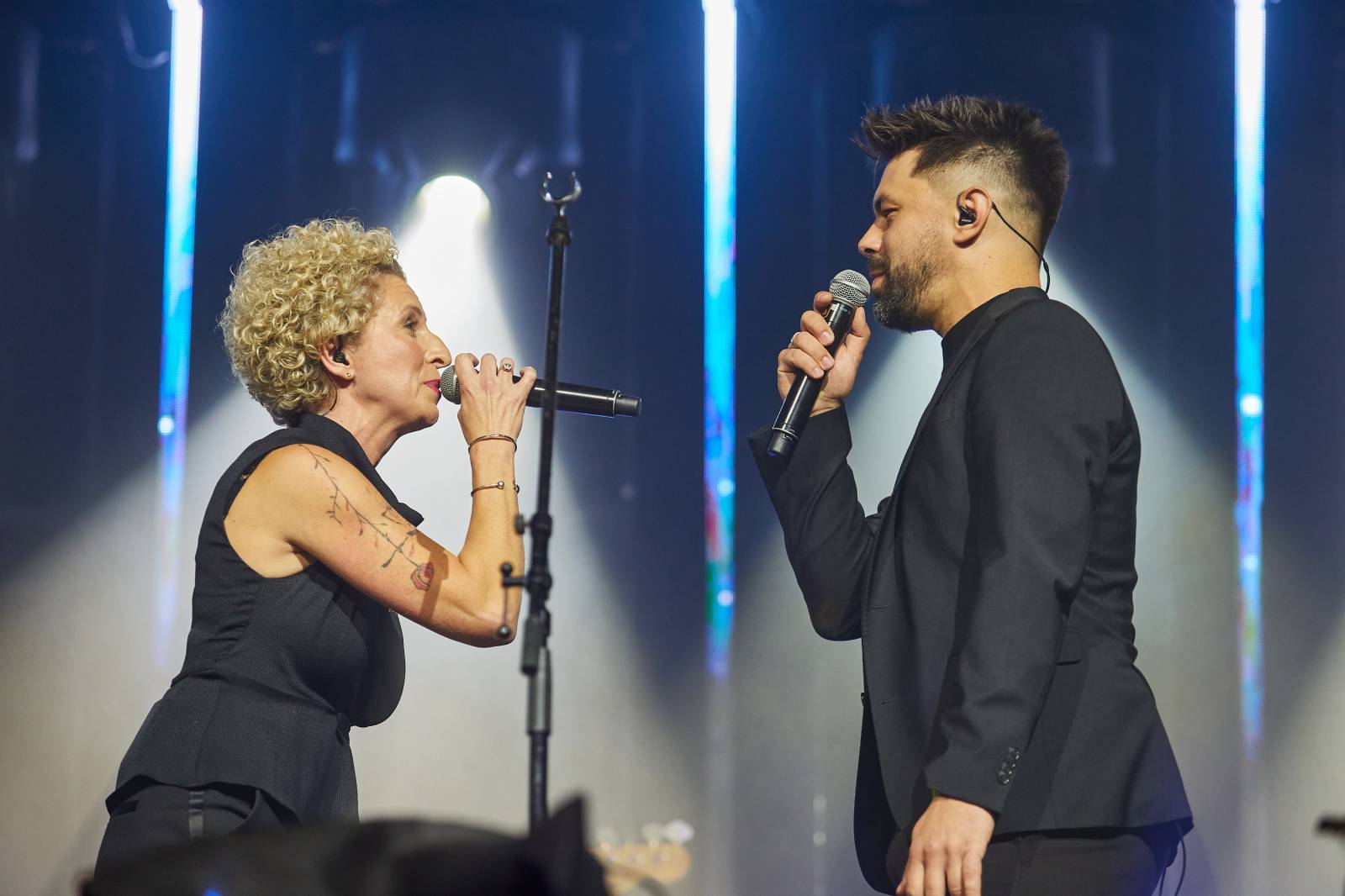 Přátelé a kolegové zavzpomínali v O2 universu na Mira Žbirku