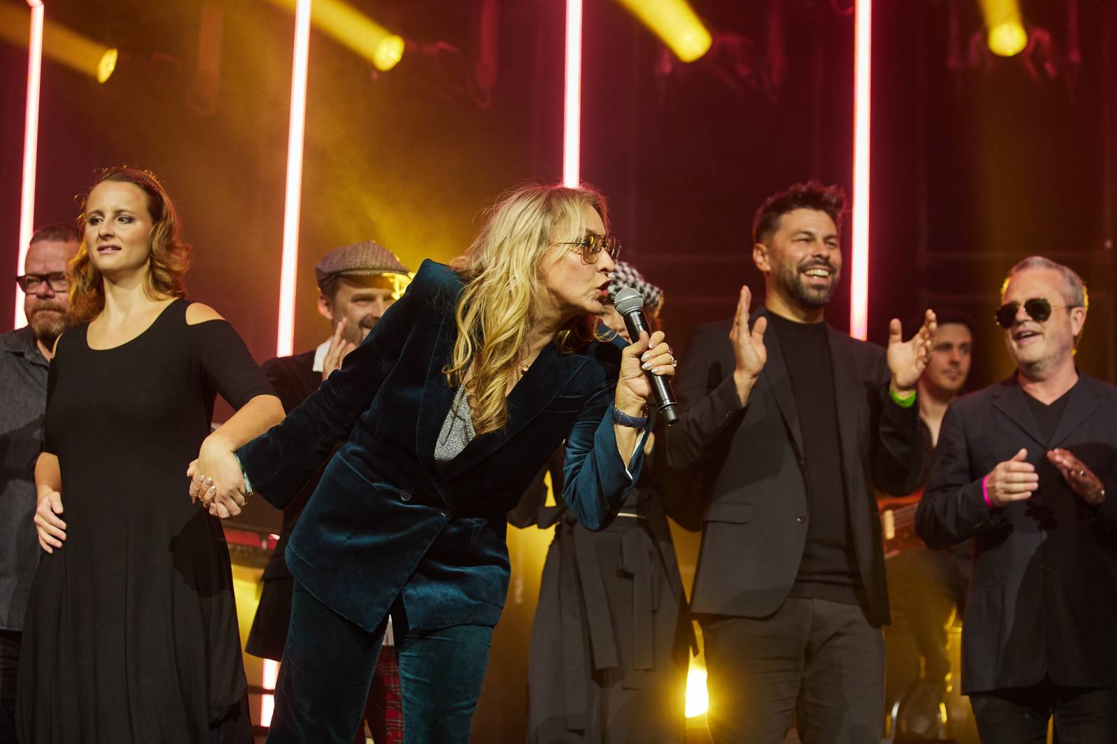 Přátelé a kolegové zavzpomínali v O2 universu na Mira Žbirku