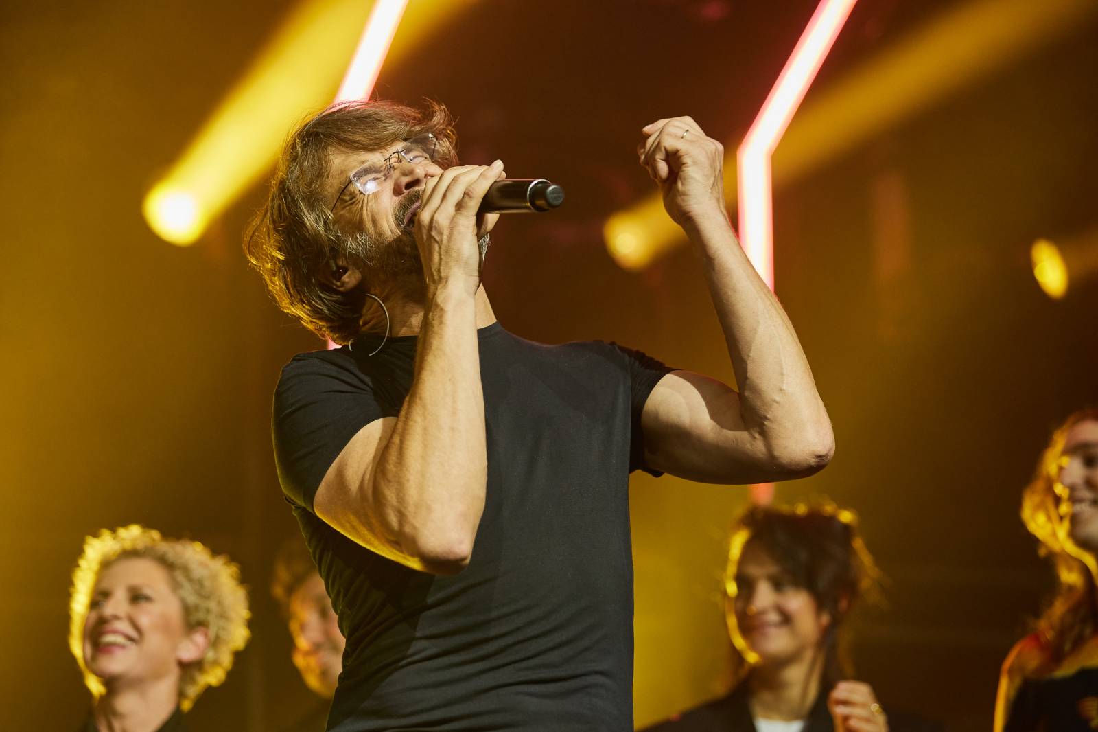 Přátelé a kolegové zavzpomínali v O2 universu na Mira Žbirku