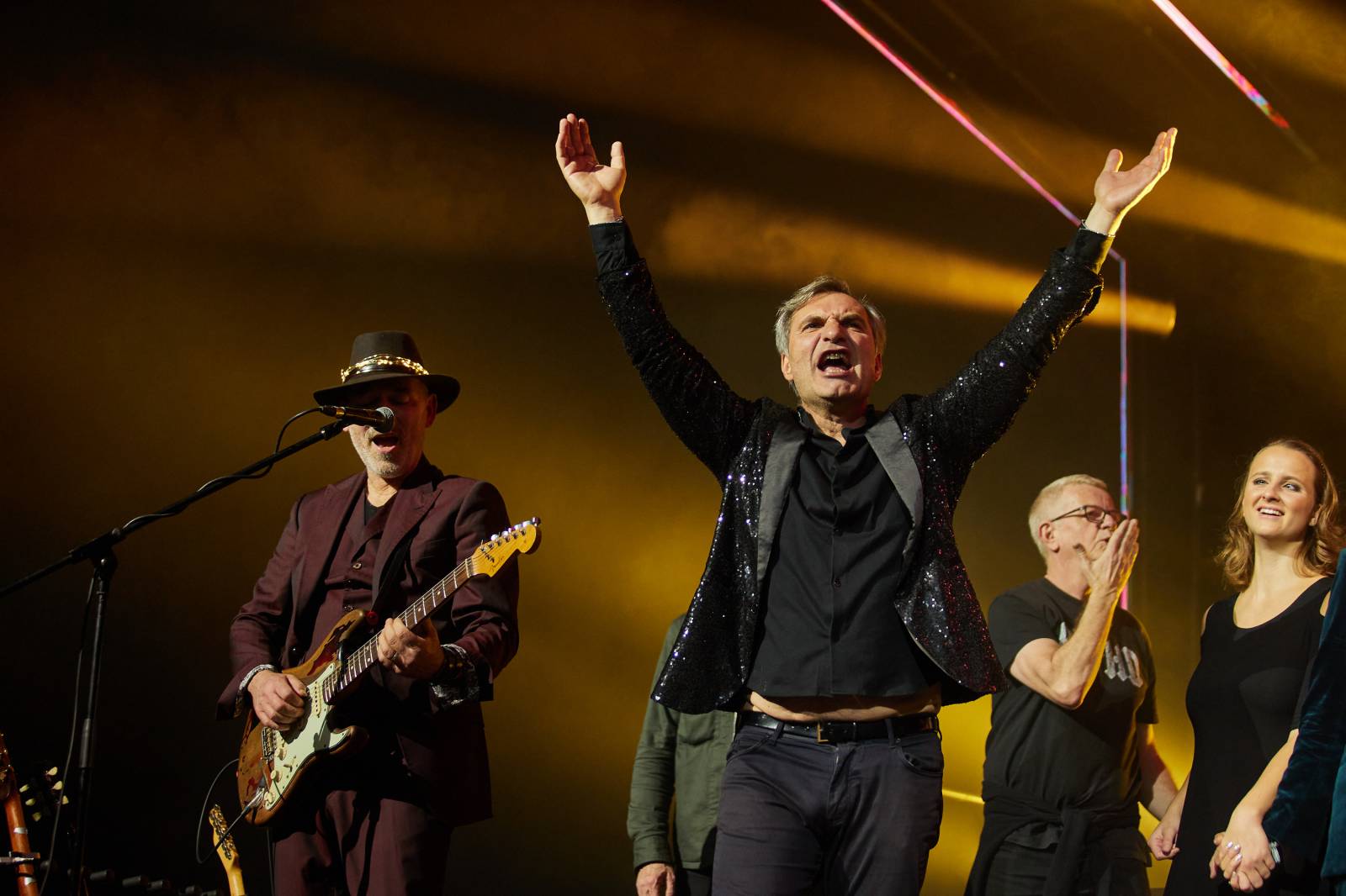 Přátelé a kolegové zavzpomínali v O2 universu na Mira Žbirku