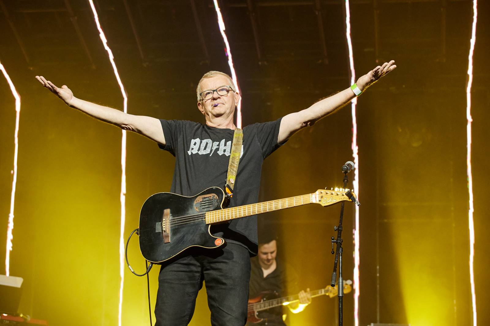 Přátelé a kolegové zavzpomínali v O2 universu na Mira Žbirku