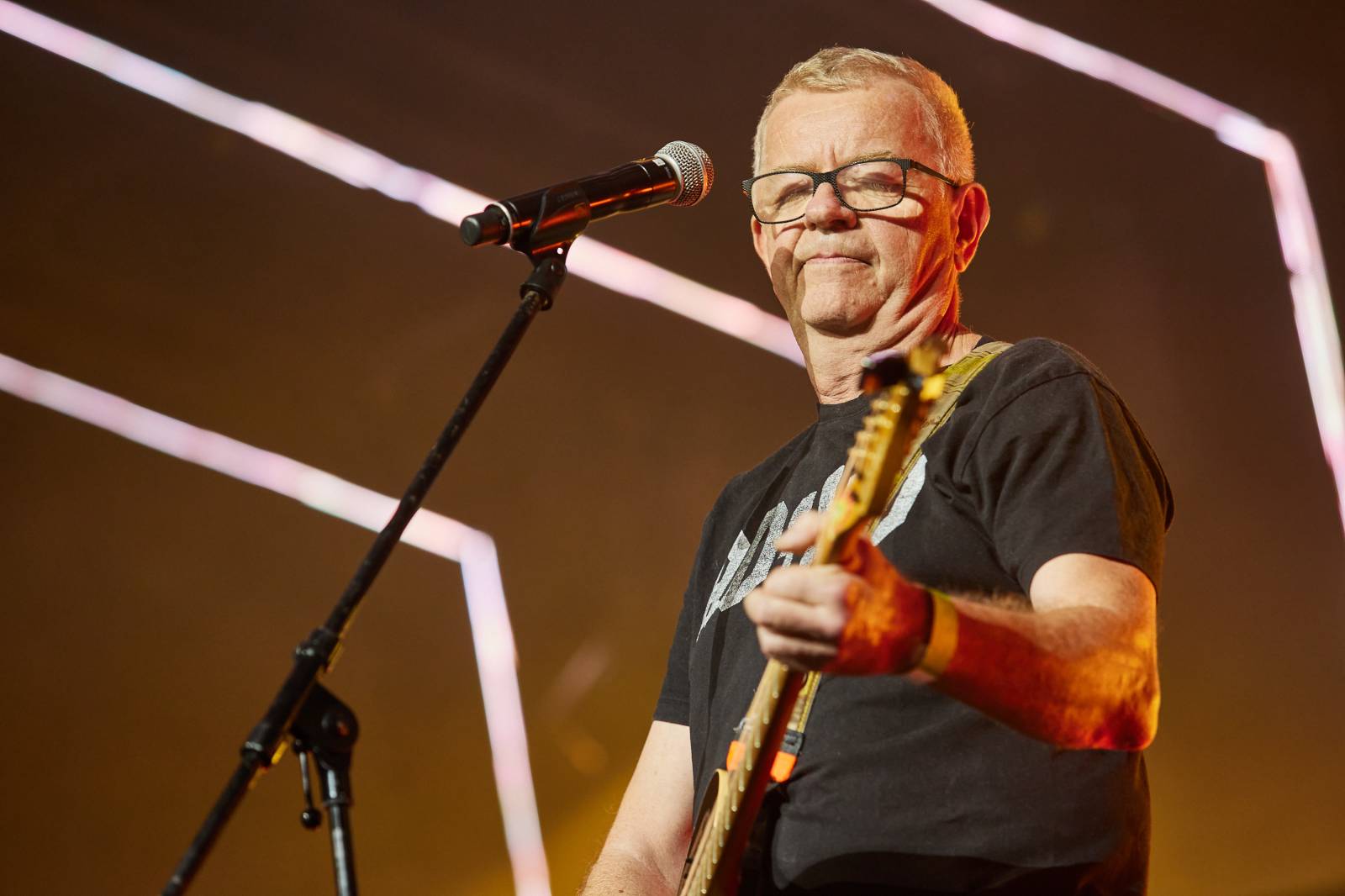 Přátelé a kolegové zavzpomínali v O2 universu na Mira Žbirku