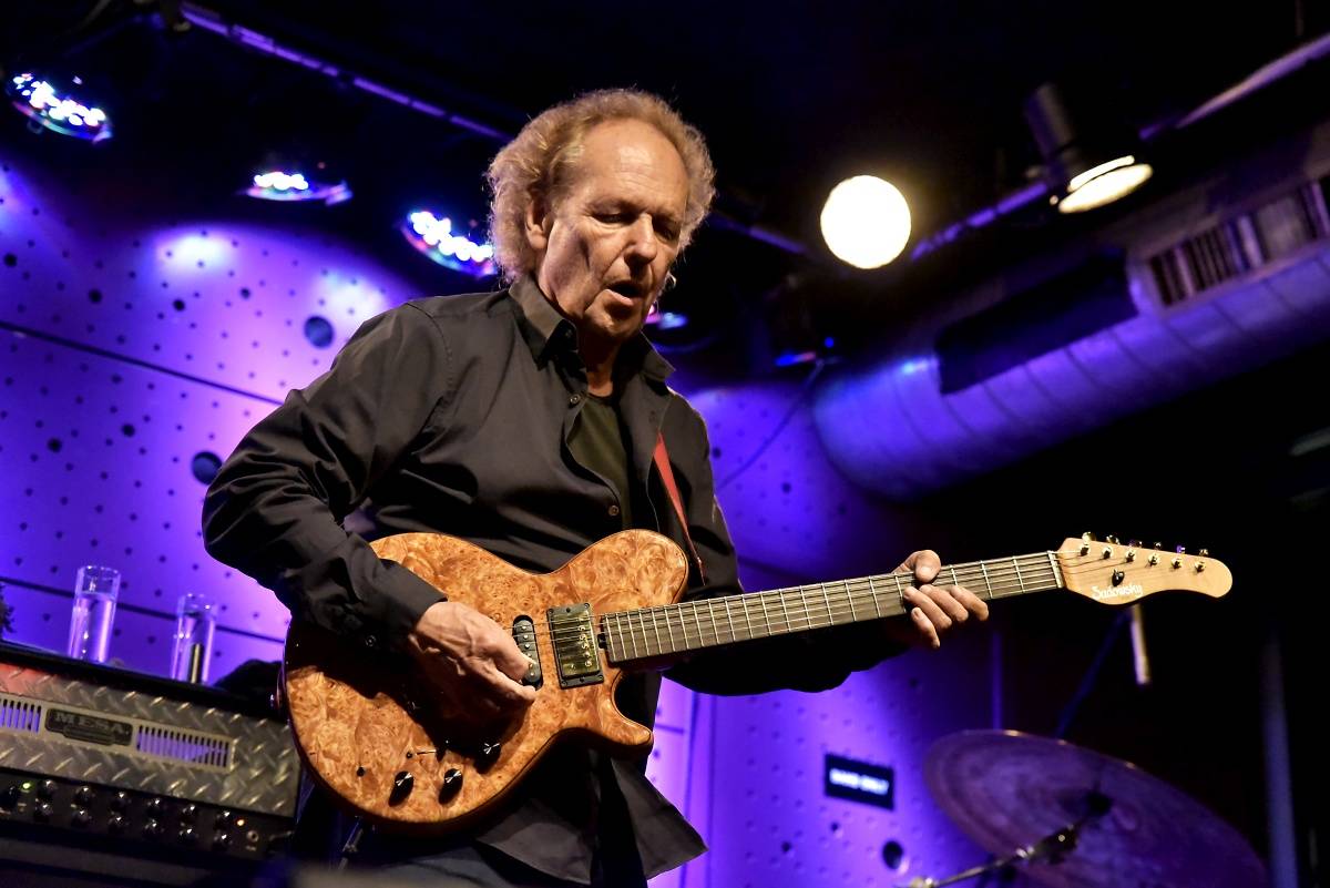 Vyprodaný Jazz Dock si vychutnal hráčské umění jazzového kytaristy Lee Ritenoura