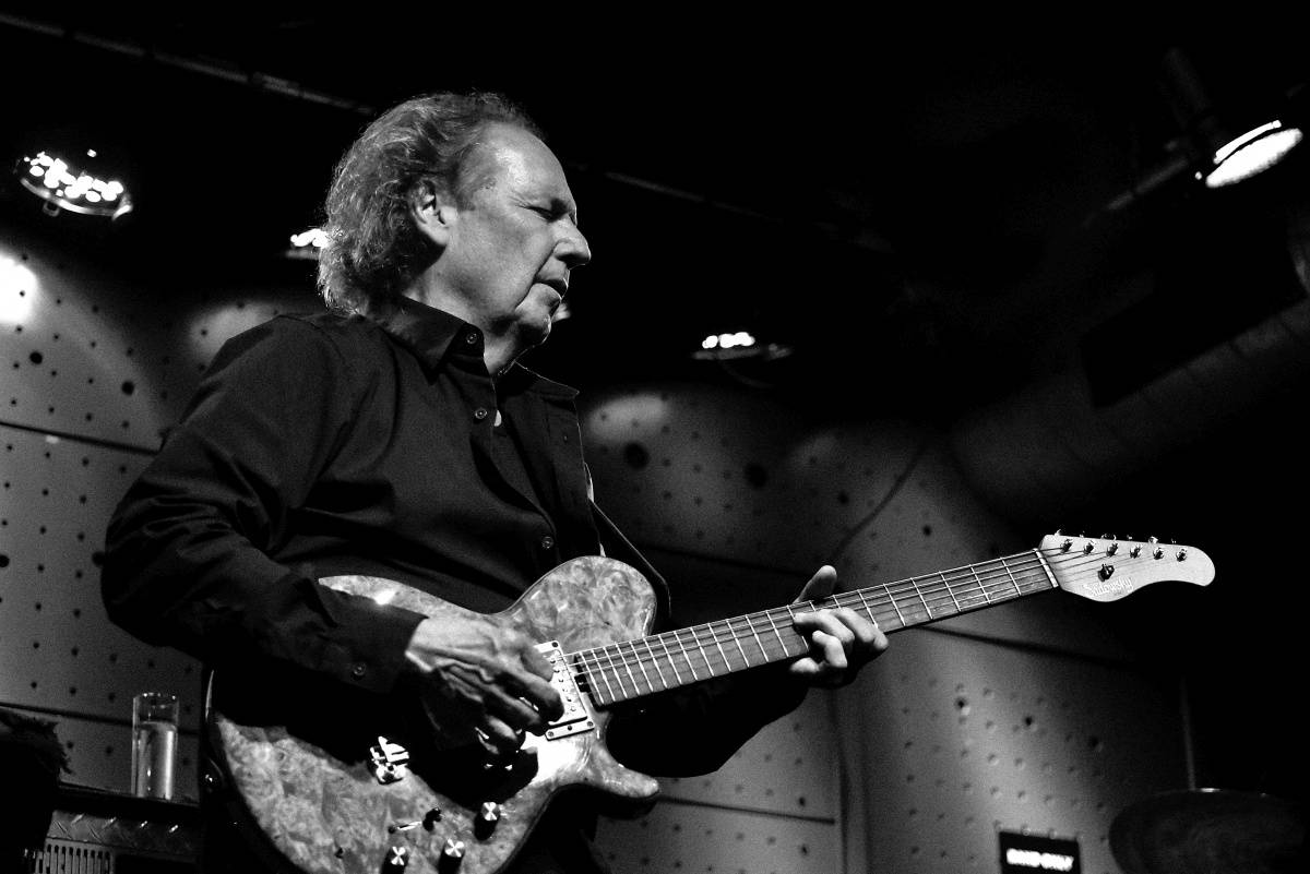 Vyprodaný Jazz Dock si vychutnal hráčské umění jazzového kytaristy Lee Ritenoura