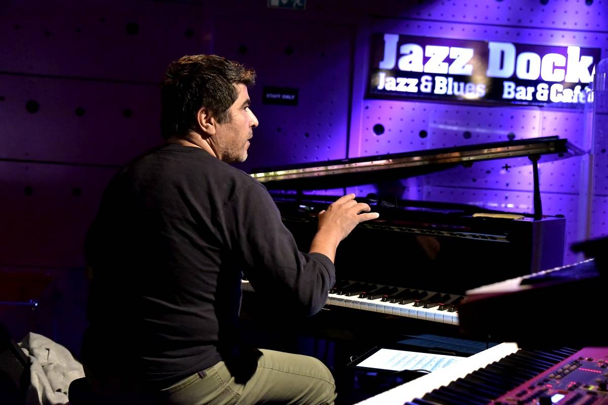 Vyprodaný Jazz Dock si vychutnal hráčské umění jazzového kytaristy Lee Ritenoura