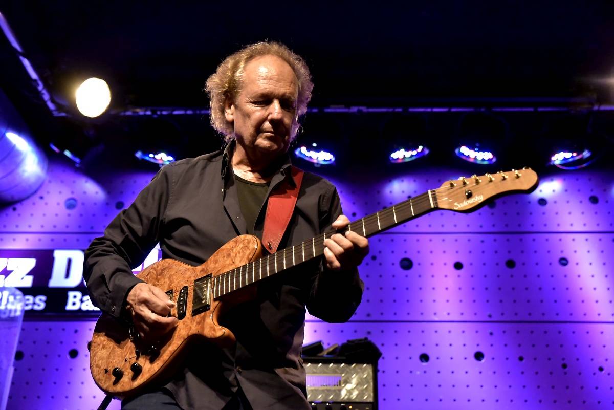 Vyprodaný Jazz Dock si vychutnal hráčské umění jazzového kytaristy Lee Ritenoura