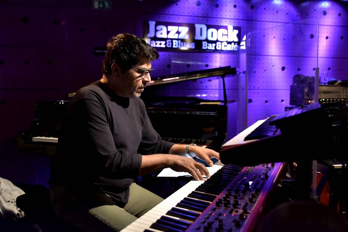 Vyprodaný Jazz Dock si vychutnal hráčské umění jazzového kytaristy Lee Ritenoura