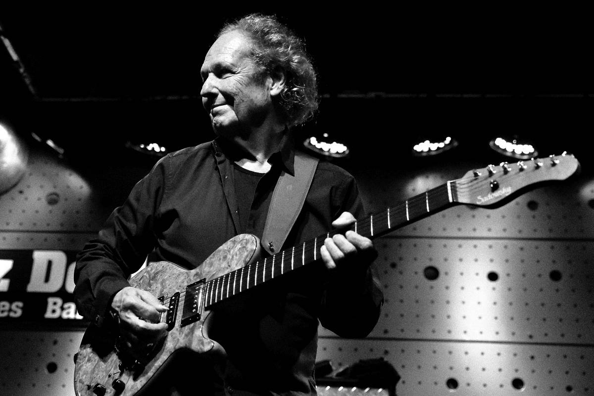Vyprodaný Jazz Dock si vychutnal hráčské umění jazzového kytaristy Lee Ritenoura