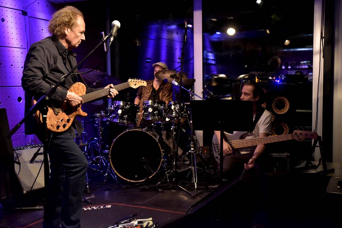 Vyprodaný Jazz Dock si vychutnal hráčské umění jazzového kytaristy Lee Ritenoura