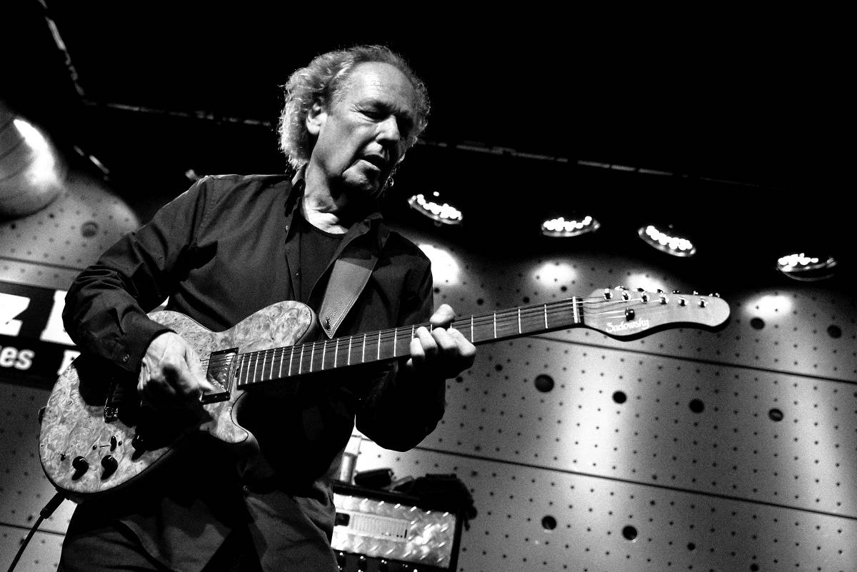 Vyprodaný Jazz Dock si vychutnal hráčské umění jazzového kytaristy Lee Ritenoura