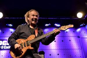 Vyprodaný Jazz Dock si vychutnal hráčské umění jazzového kytaristy Lee Ritenoura
