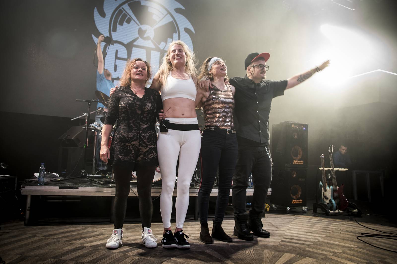 Gaia Mesiah předvedla v Lucerna Music Baru letecký den, nadšení fanoušci jásali