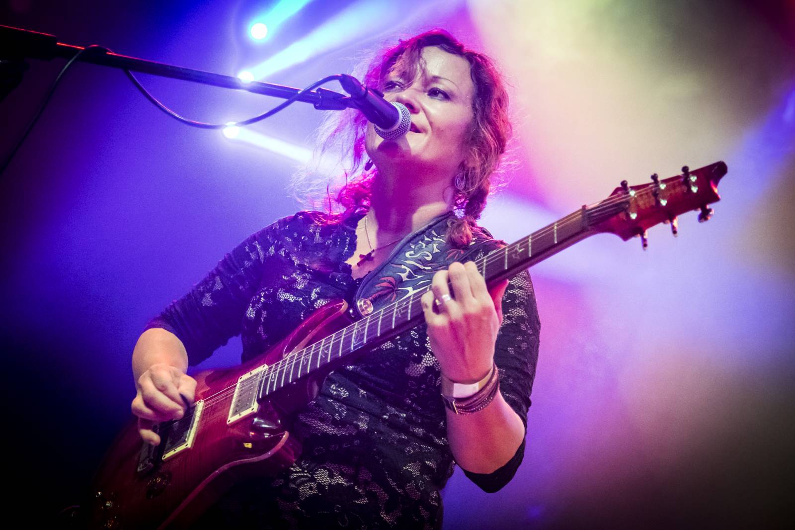 Gaia Mesiah předvedla v Lucerna Music Baru letecký den, nadšení fanoušci jásali