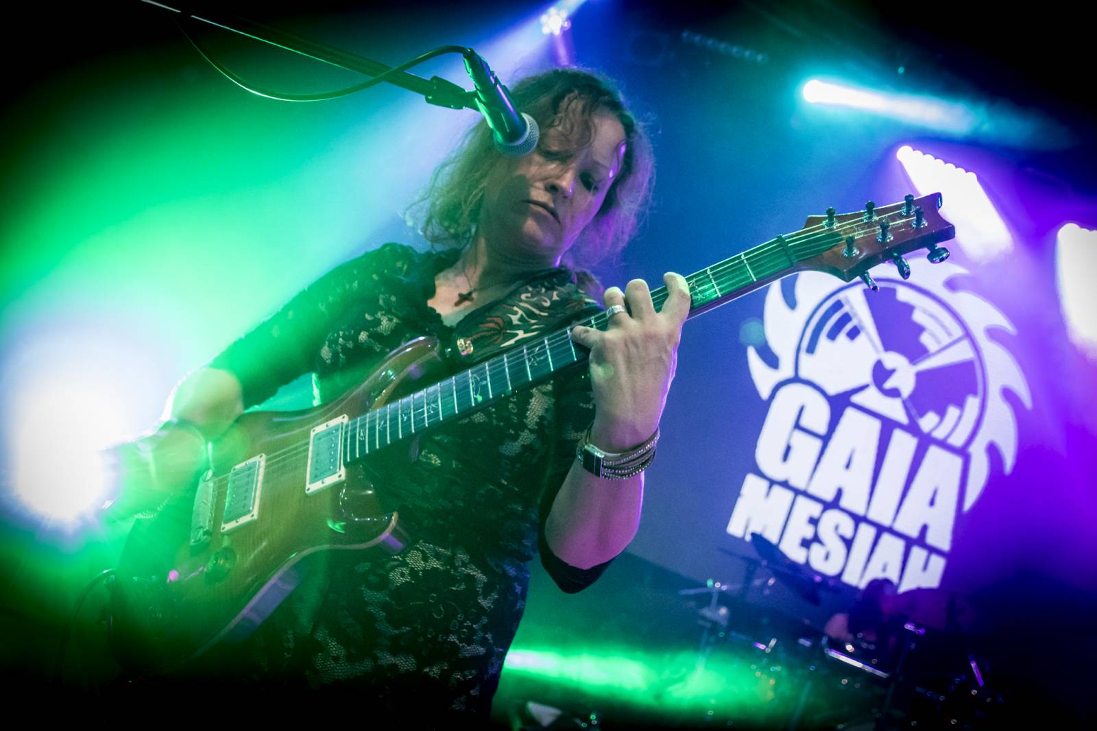 Gaia Mesiah předvedla v Lucerna Music Baru letecký den, nadšení fanoušci jásali