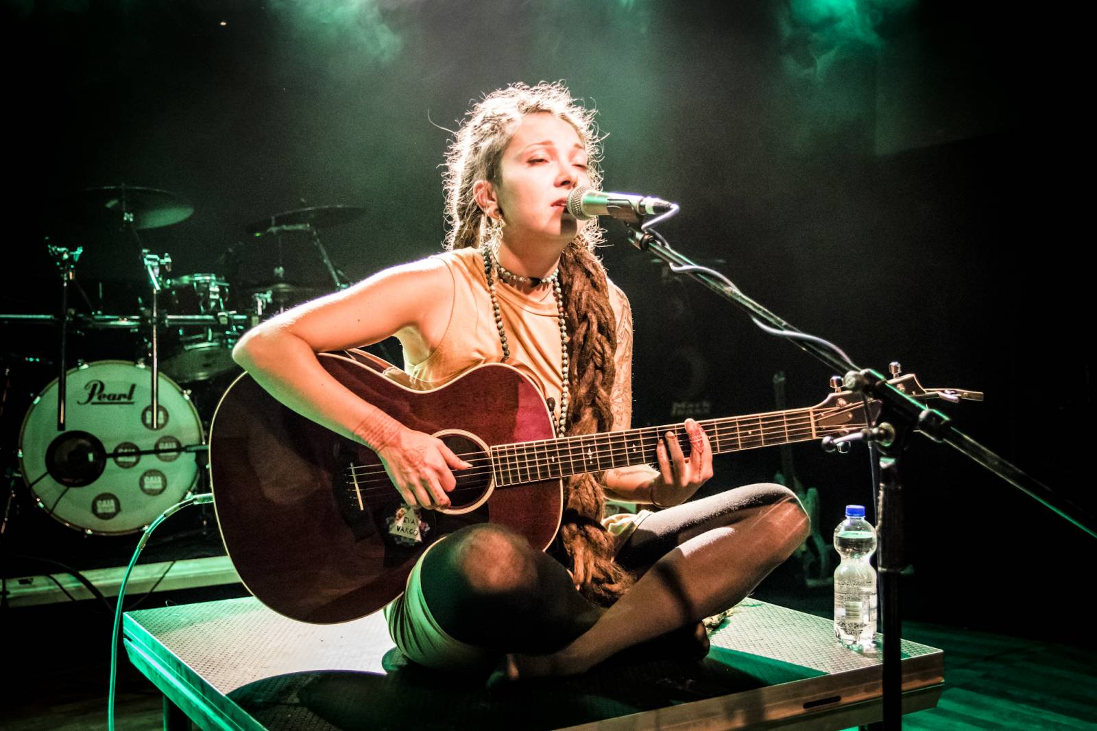 Gaia Mesiah předvedla v Lucerna Music Baru letecký den, nadšení fanoušci jásali