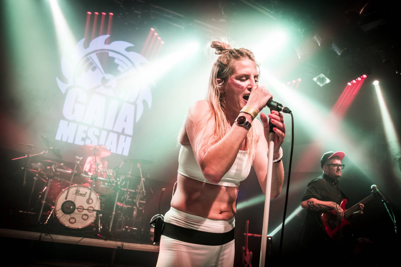 Gaia Mesiah předvedla v Lucerna Music Baru letecký den, nadšení fanoušci jásali