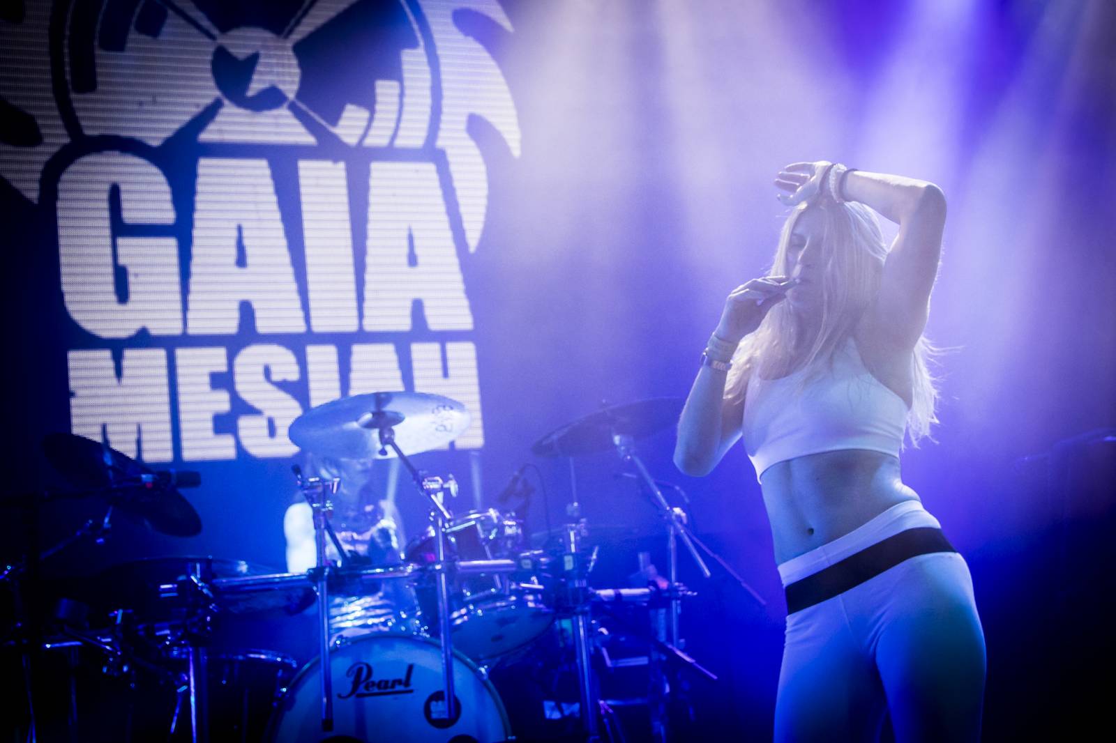 Gaia Mesiah předvedla v Lucerna Music Baru letecký den, nadšení fanoušci jásali