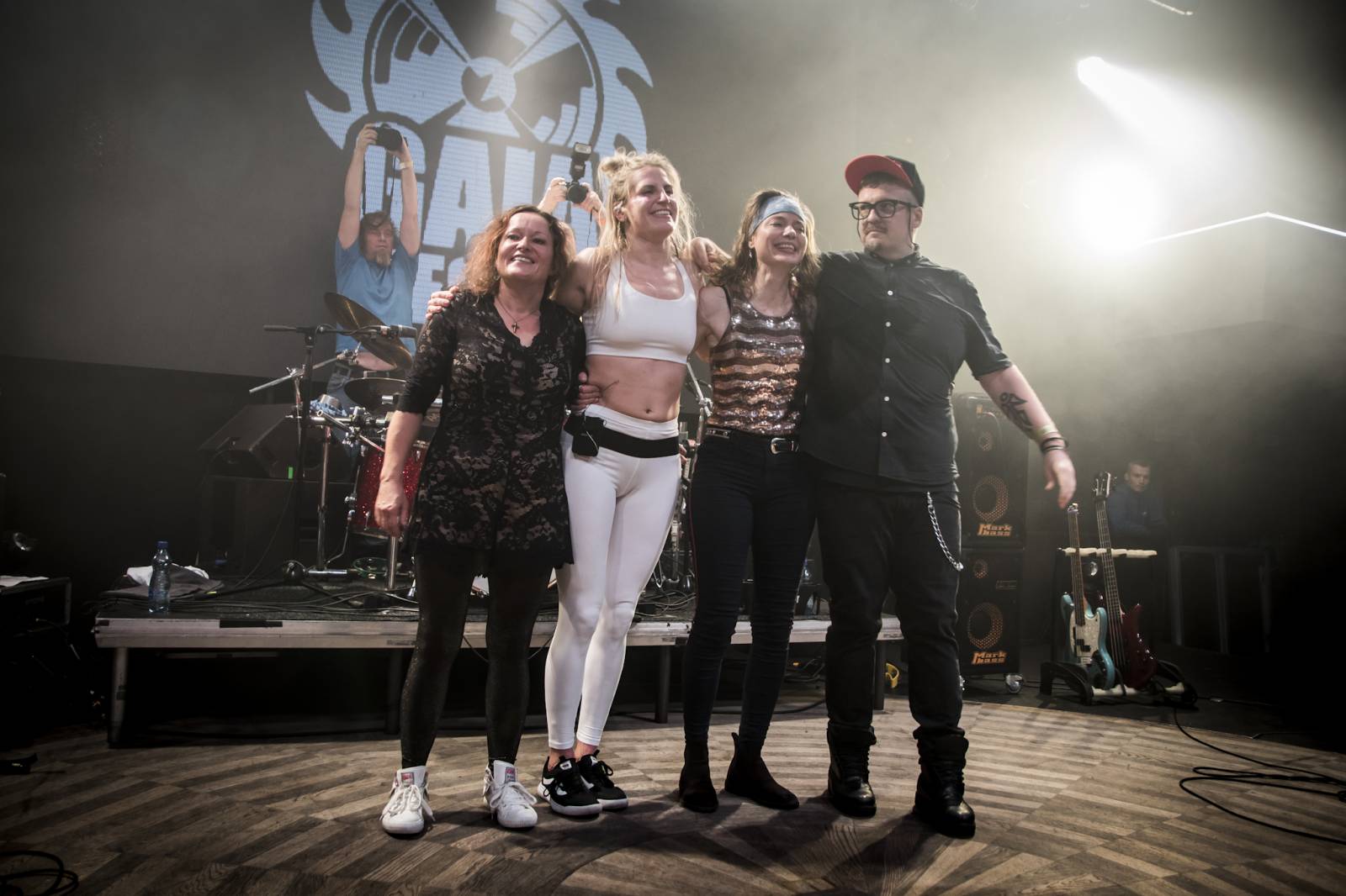 Gaia Mesiah předvedla v Lucerna Music Baru letecký den, nadšení fanoušci jásali