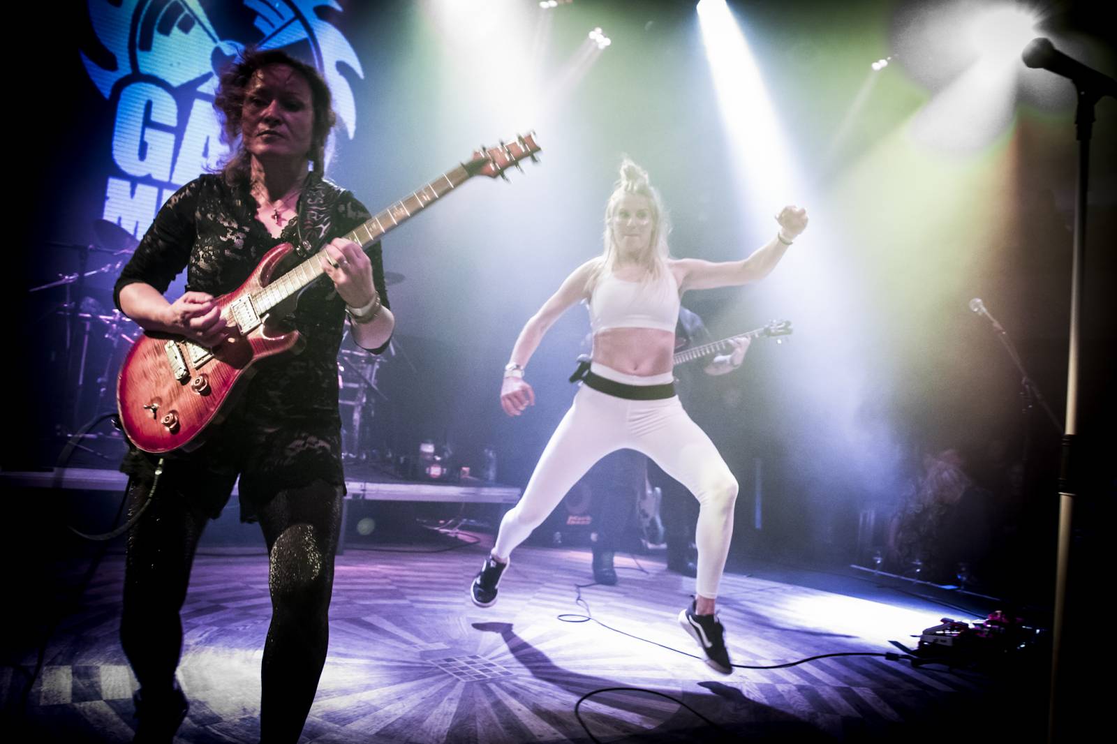 Gaia Mesiah předvedla v Lucerna Music Baru letecký den, nadšení fanoušci jásali