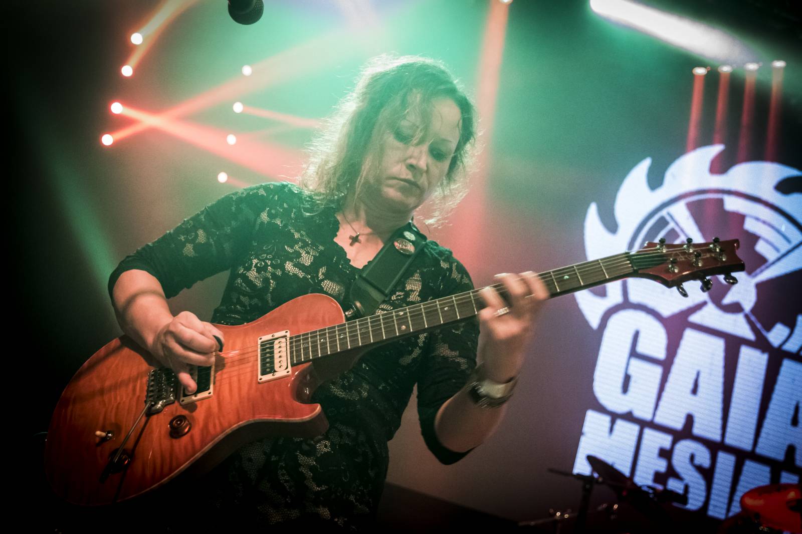 Gaia Mesiah předvedla v Lucerna Music Baru letecký den, nadšení fanoušci jásali