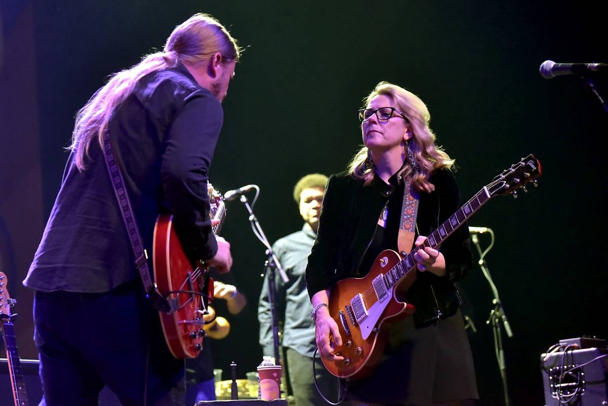 Bluesrockový kamion Tedeschi Trucks Band převálcoval Forum Karlín