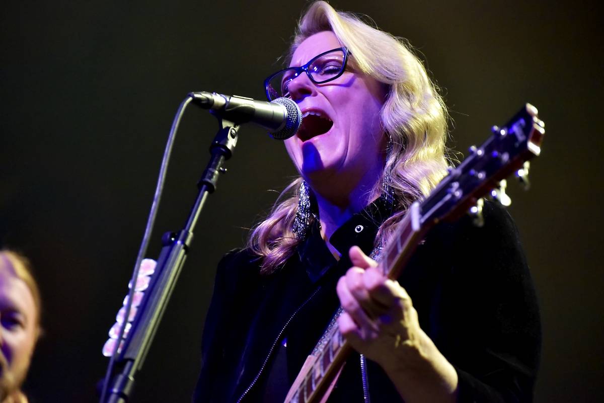 Bluesrockový kamion Tedeschi Trucks Band převálcoval Forum Karlín